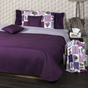 lila ágytakaró kép