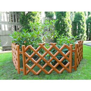 Kerti rácsos kerítés – terracotta kép