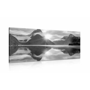 Kép Milford Sound napkelténél fekete fehérben kép