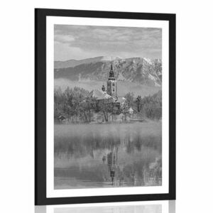 Poszter paszportuval templom a Bledi-tó mellett Szlovéniában fekete-fehérben kép