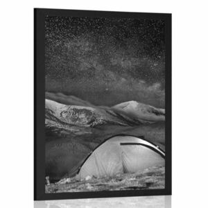 Poszter sátor az éjszakai égbolt alatt fekete-fehérben kép
