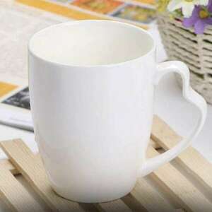 Porcelán bögre szív alakú fogantyúval kávéhoz vagy teához, 360 ml... kép