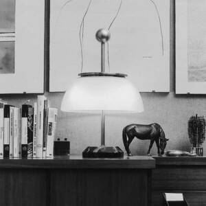 Artemide Alfa asztali lámpa üveg lámpabúrával kép