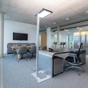 Luctra Vitawork LED irodai állólámpa 17000lm szab. kép