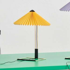 HAY Matin 300 LED-es pliszírozott asztali lámpa, sárga színben kép