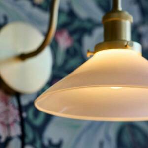 PR Home Axel fali lámpa, sárgaréz színű, opálüveg ernyővel kép