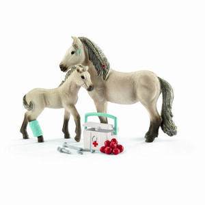 Schleich Csikó és izlandi kanca elsősegélykészlettel kép