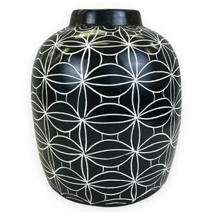 YEH LEH fekete kerámia váza kép