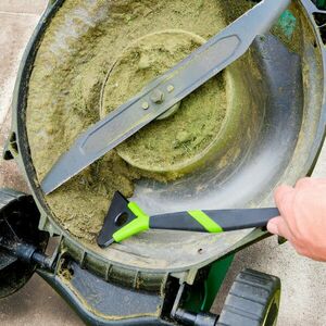 Fűnyírókefe kaparóval kép