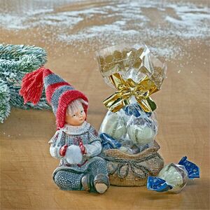 Téli gyermek édességekkel kép