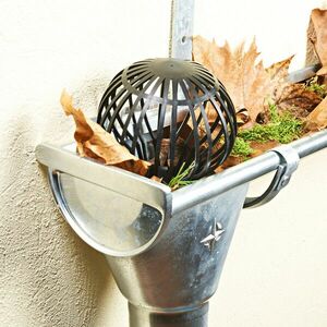 Az eresz védelme, 2 db kép