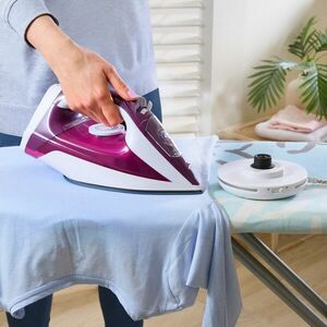 Vezeték nélküli gőzölős vasaló kép