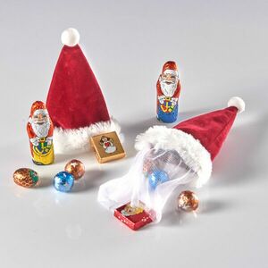 Mikulás sapka édességekkel töltve kép