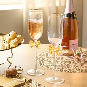 2 pohár pezsgőhöz kép