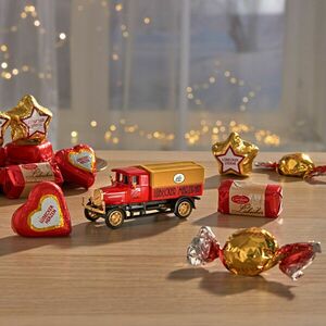 3 gyűjtői teherautó édességekkel kép