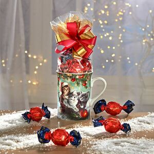 Kávéscsésze kosárban pralinéval kép