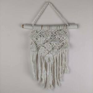 MENGGANTUNG törtfehér makramé kép