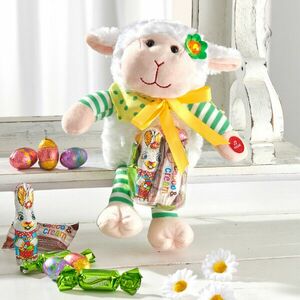 Plüss bárány zenével és édességgel kép