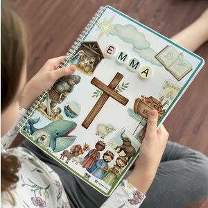 Személyre szabható gyermekbiblia tépőzárral (A4) – 17 történet kép