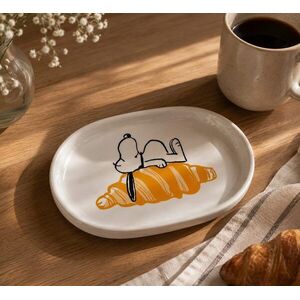 PEANUTS ovális tálka , Snoopy croissant kép