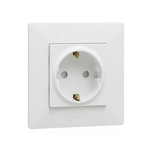 Legrand - Háztartási SCHUKO aljzat 250V/16A NILOE STEP kerettel, fehér LR0060+LR0115 kép